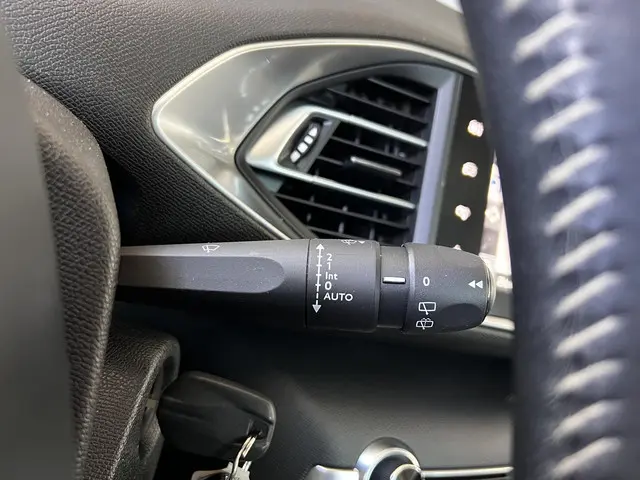 Peugeot 308 SW 1.2 PureTech Blue Lion 2017 Benzine 31