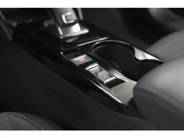 Peugeot 2008 PureTech 130 EAT8 Allure 2021 Benzine 44