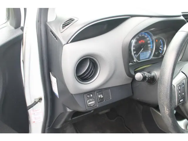 Toyota Yaris 1.5 Hybrid Aspiration 2014 Hybride Benzine 14