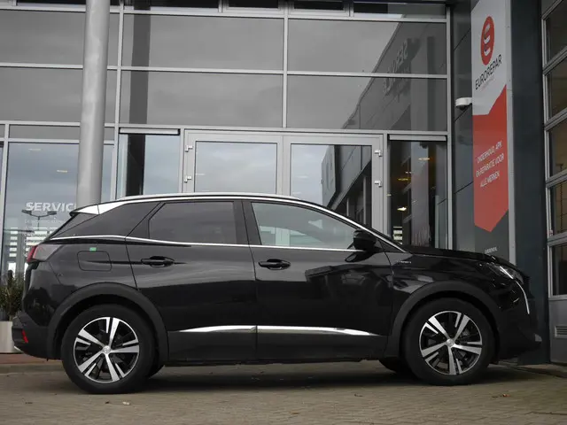 Peugeot 3008 1.6 HYbrid4 300 GT 2023 Hybride Benzine 2