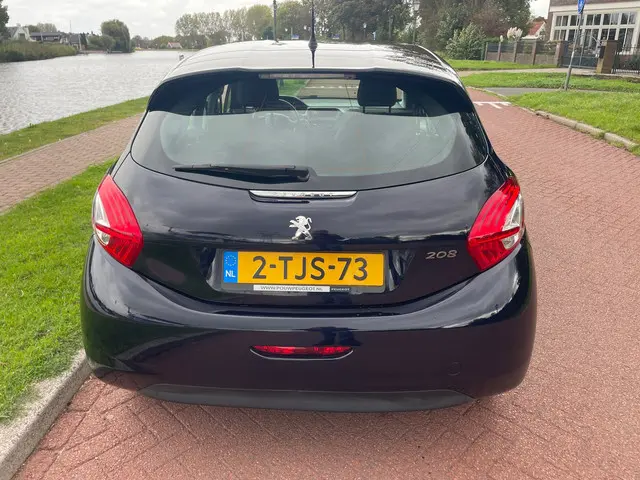 Peugeot 208 1.0 VTi Access 2014 Benzine 4