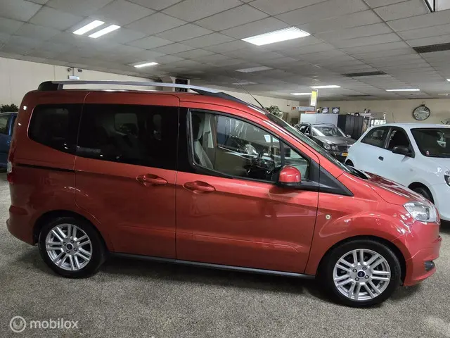 Ford Tourneo Courier 1.0 Titanium A. Camera 2015 Benzine 5