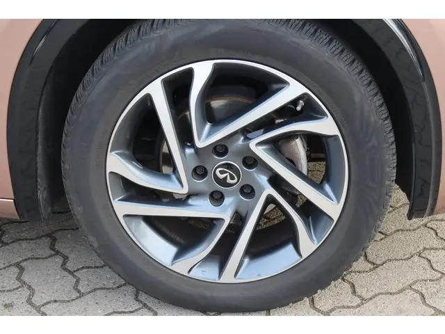 Infiniti Q30 1.6t Premium Tech 2016 Benzine 14