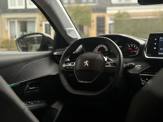 Peugeot 208 1.2 PureTech Allure Pack 2022 Benzine 10