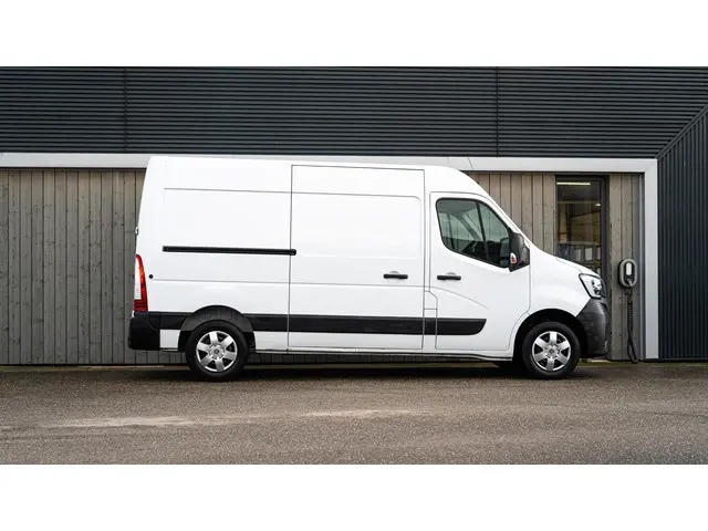 Renault Master T35 2.3 dCi 135 L2H2 Comfort 2022 Diesel 4