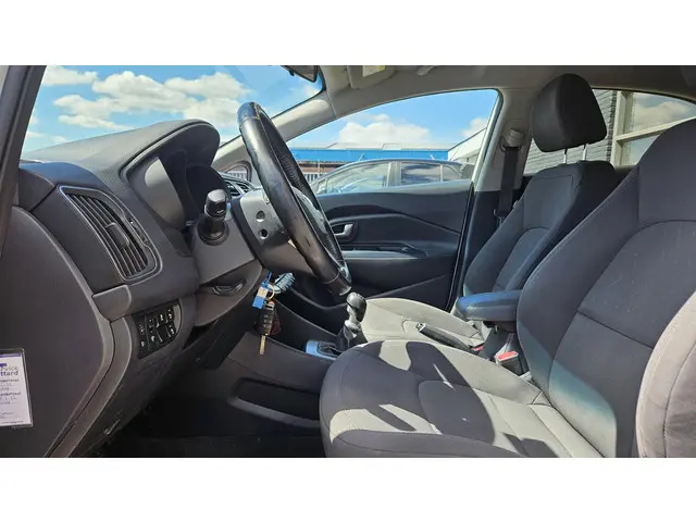 Kia Rio 1.4 CVVT ExecutiveLine 2015 Benzine 14