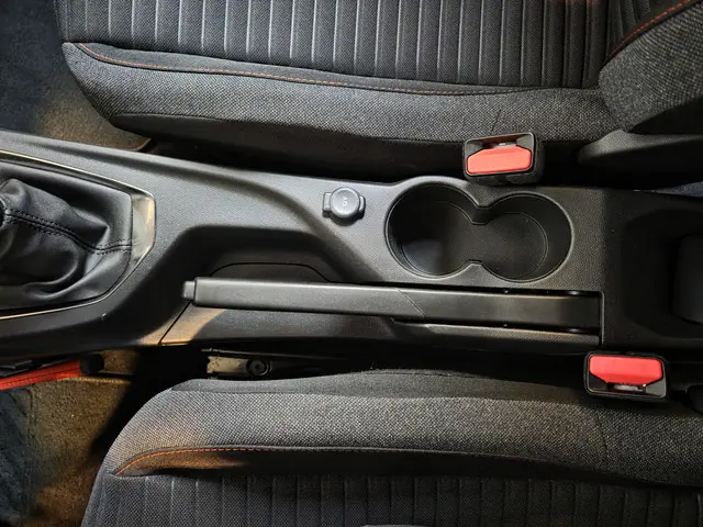 Peugeot 2008 1.2 PureTech Active Pack 2023 Benzine 37