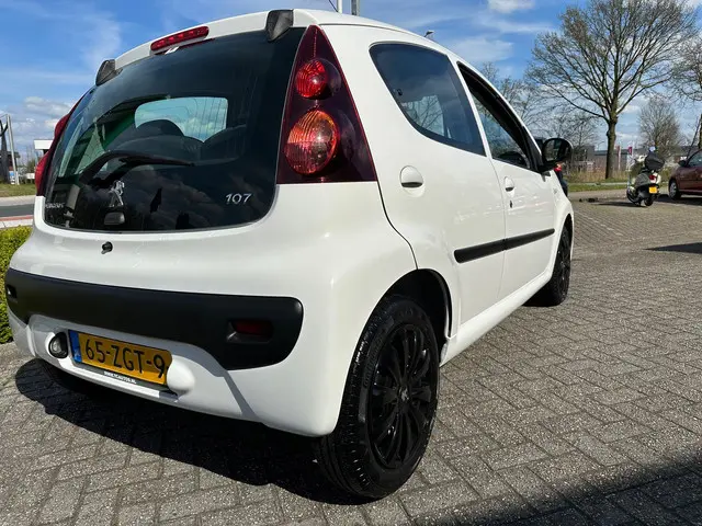 Peugeot 107 1.0 Active facelift led airco 2012 Benzine 11