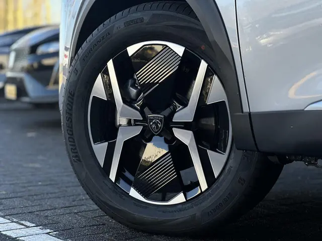 Peugeot 2008 1.2 Hybrid 145 GT 2026 Hybride Benzine 37