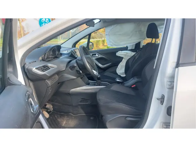 Peugeot 2008 1.2 PureTech Blue Lion 2018 Benzine 11