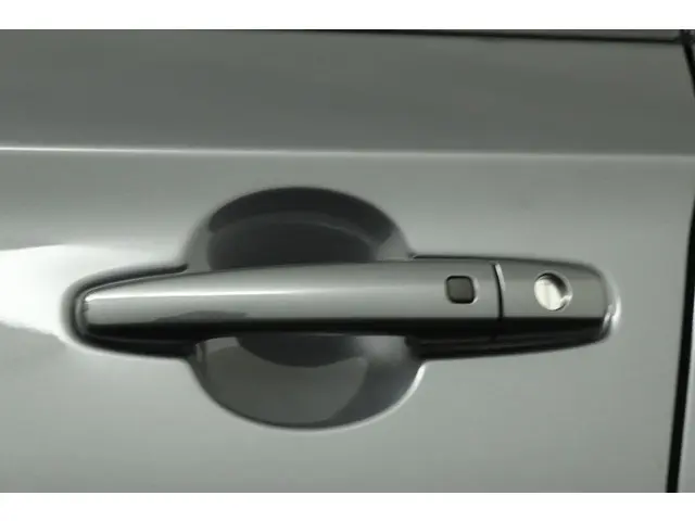 Suzuki Swift 1.2 Select Smart Hybrid 2025 Benzine 38