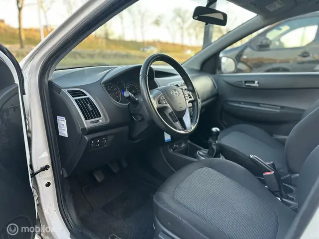 Hyundai i20 1.2HP i-Drive Airco Led Cruise 2016 Benzine 11