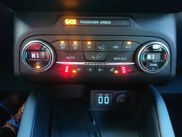 Ford Kuga 1.5 EcoBoost 150-pk ST-Line. 2021 Benzine 25