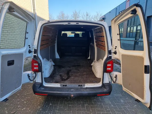 Volkswagen Transporter 2.0 TDI L2H1 2018 Diesel 9