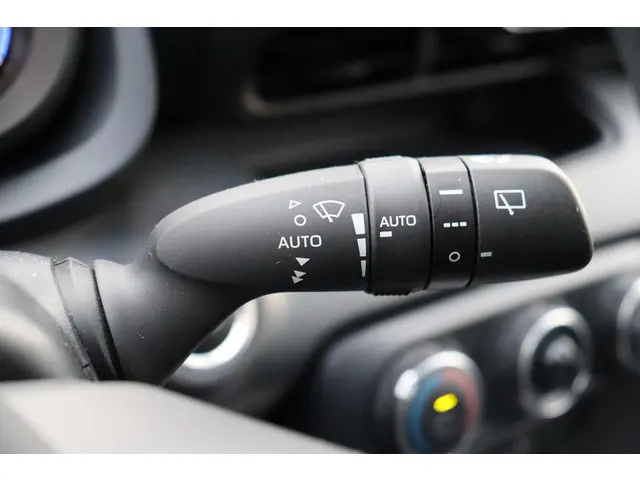 Toyota Yaris 1.5 VVT-i Dynamic 125pk 2023 Benzine 18