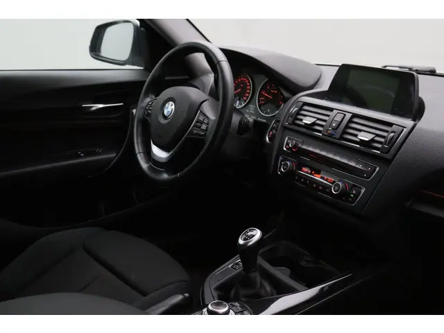 BMW 1 Serie 114i EDE Executive 2013 Benzine 16