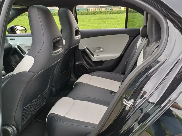 Mercedes-Benz A-Klasse 250 Premium Plus 2022 Benzine 28