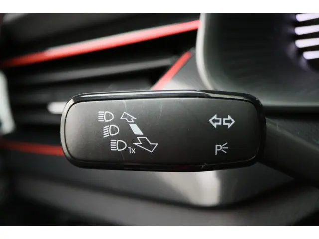 Škoda Scala 1.0 TSI DSG Sport Business 2023 Benzine 32