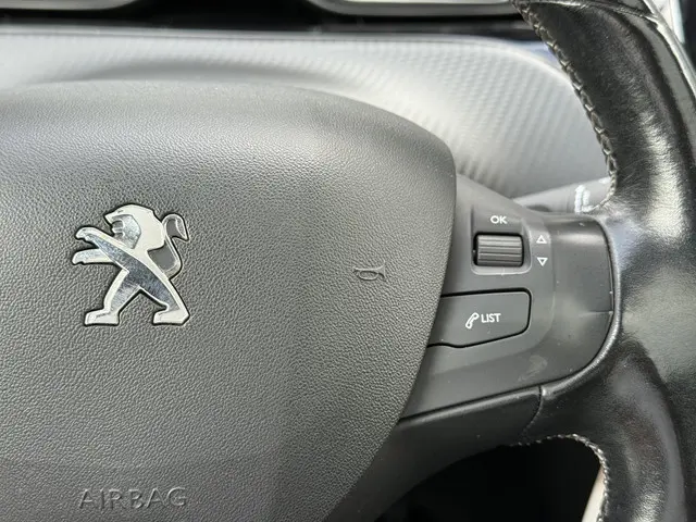 Peugeot 2008 1.2 PureTech Allure 2018 Benzine 20
