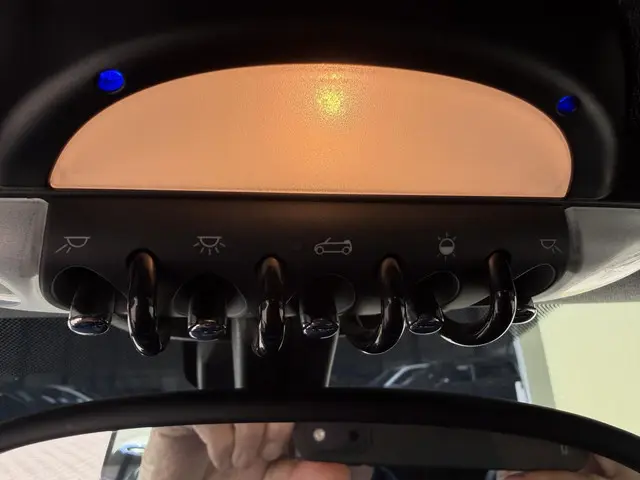 MINI Cooper Cabrio 1.6 Highgate 2015 Benzine 26