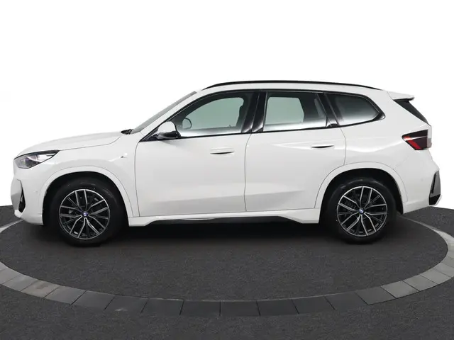 BMW X1 sDrive18i 2023 Benzine 3