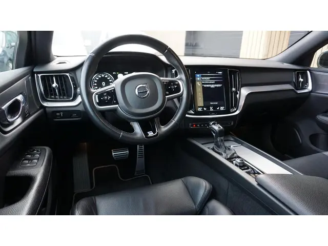 Volvo V60 2.0 T5 250pk R-Design 2019 Benzine 9