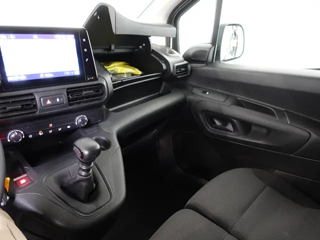 Opel Combo 102pk L1H1 2023 Diesel 23