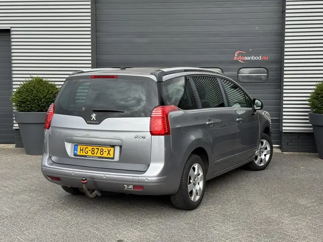 Peugeot 5008 1.2 PureTech Style 7p. 2015 Benzine 2