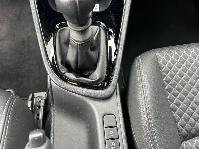 Toyota Yaris 1.5 VVT-i Executive 2022 Benzine 13
