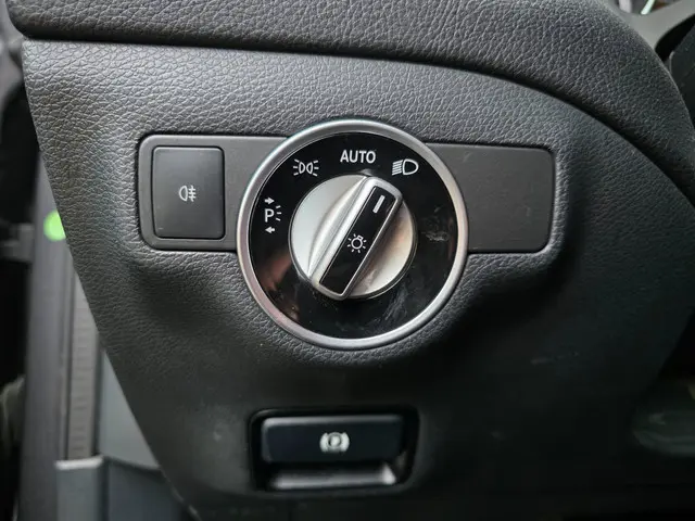 Mercedes-Benz GLA 180 Prestige 2015 Benzine 14