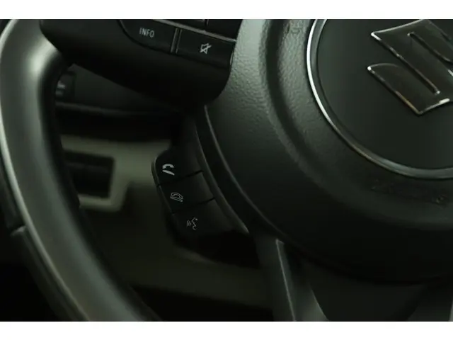 Suzuki Swift 1.2 Style Smart Hybrid 2025 Benzine 42