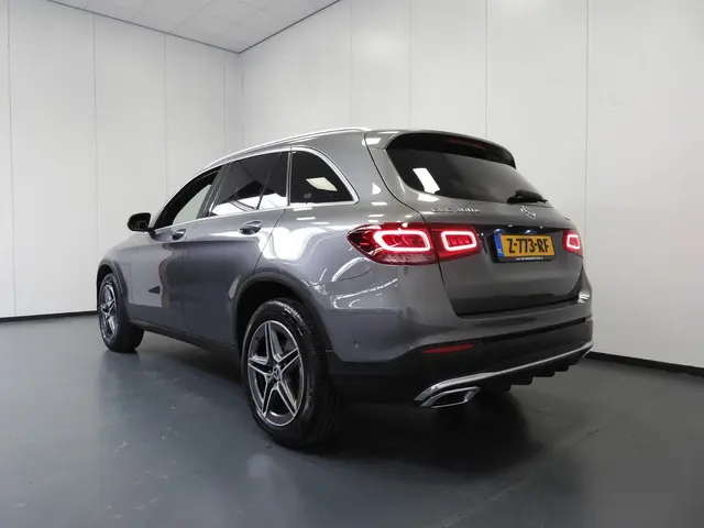 Mercedes-Benz GLC 300e 4MATIC AMG 2021 Hybride Benzine 3