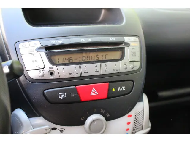 Toyota Aygo 1.0 VVT-i Comfort *LED *AIRCO 2013 Benzine 14