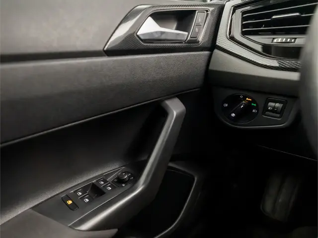 Volkswagen Polo 1.0 TSI Sportline 2023 Benzine 23