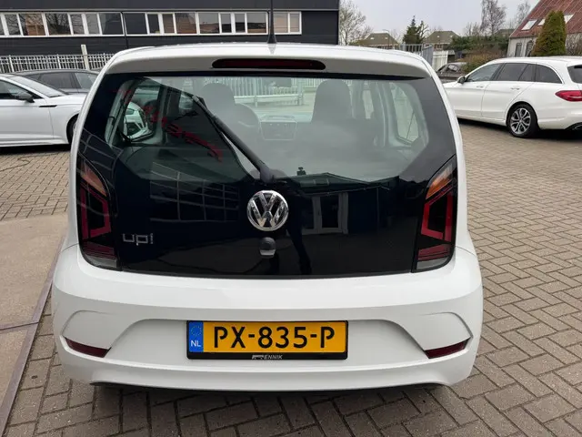 Volkswagen up! 1.0 BMT take up! 2017 Benzine 8