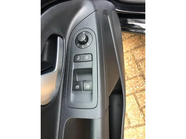 Volkswagen up! 1.0 BMT move up! 2019 Benzine 12