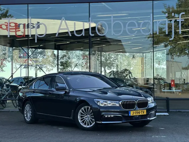 BMW 7 Serie 750i xDrive High Executive 2016 Benzine 2