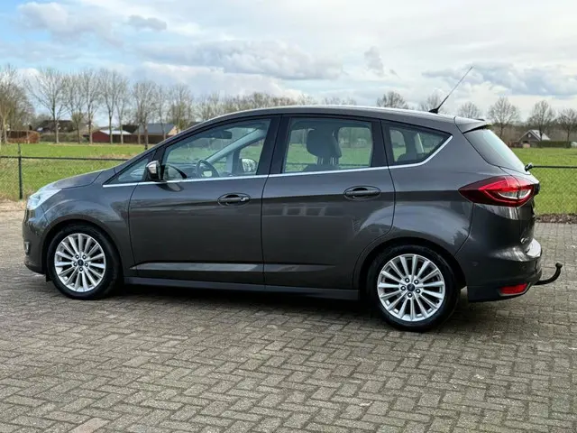 Ford C-MAX Dealer Onderhouden 2016 Benzine 6