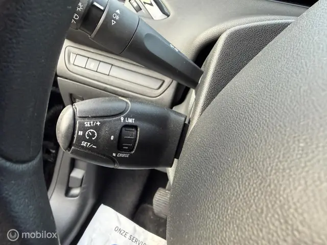 Peugeot 208 1.2 VTi Active,Airco,Cruise,5drs! 2013 Benzine 9