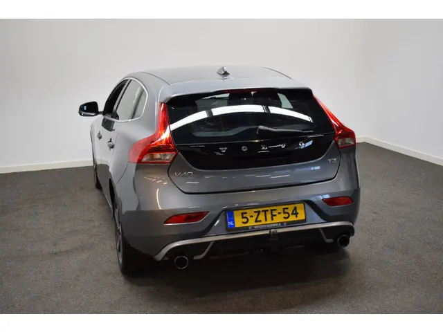 Volvo V40 T3 150pk R-Design 2015 Benzine 20