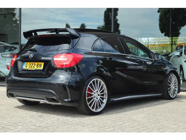 Mercedes-Benz A-Klasse AMG A45 4MATIC 2015 Benzine 2