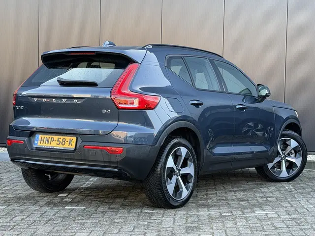 Volvo XC40 2.0 B4 Plus Dark 2025 Benzine 3