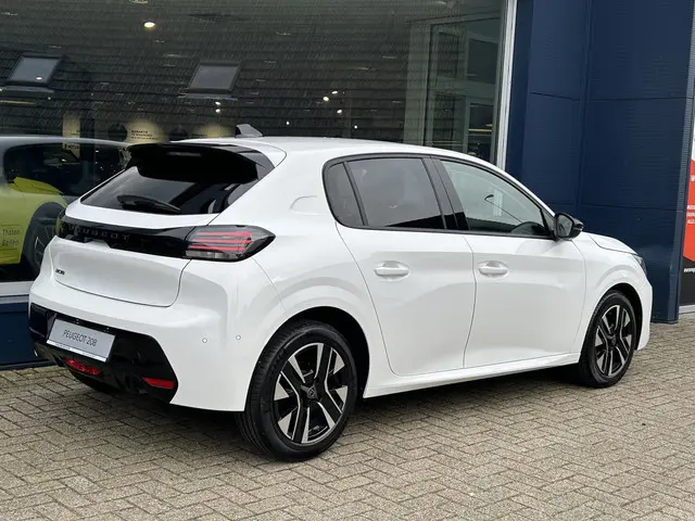 Peugeot 208 1.2 Turbo 100 PK Allure 2025 Benzine 4