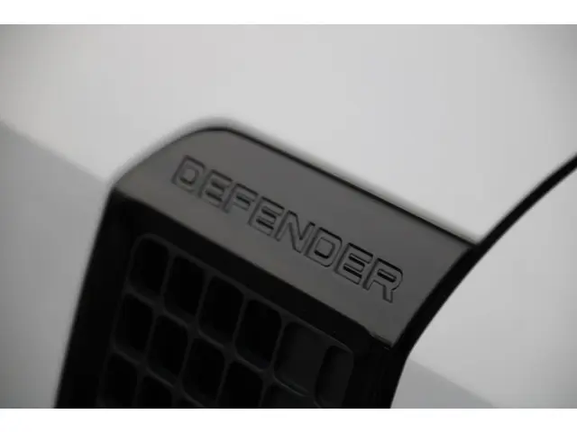 Land Rover Defender 90 D250 2021 Diesel 11