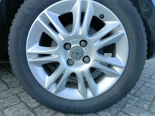 Opel Corsa 1.4-16V CRUS CONT/NAP/NAVI/TREKHAK 2012 Benzine 17