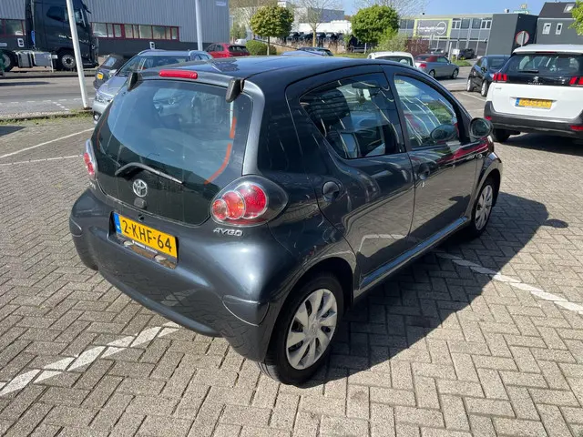 Toyota Aygo 1.0 VVT-i Comfort / AIRCO 2012 Benzine 2