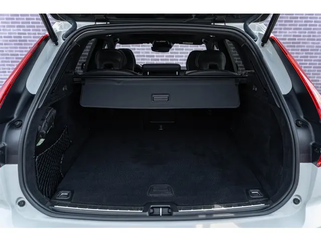 Volvo XC60 T4 Aut. R-Design 2020 Benzine 17