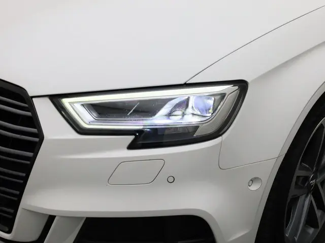 Audi A3 Limousine 35 TFSI/150PK S Line 2019 Benzine 13