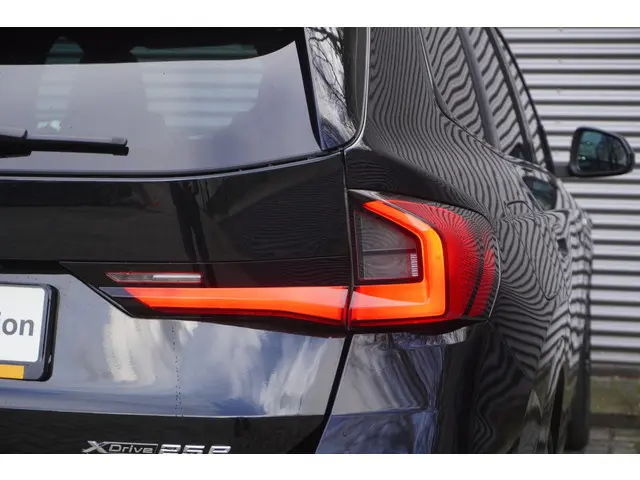 BMW X1 xDrive25e 2025 Hybride Benzine 8