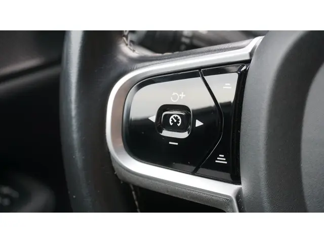 Volvo V60 2.0 T5 250pk R-Design 2019 Benzine 39